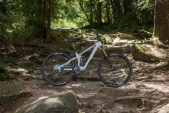 Cube Stereo ONE77 C:68X SLT 29 Flashwhite´n´grey -Vélo Boutique de vente CUBE Stereo ONE77 C68X SLT 29 flashwhite n grey 1