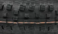 Pneu Schwalbe Magic Mary - Addix Soft - Super Gravity - Tubeless Easy 14 Pneu Schwalbe Magic Mary - Addix Soft - Super Gravity - Tubeless Easy -Vélo Boutique de vente Pneu Schwalbe Magic Mary Addix Soft SnakeSkin Apex Tubeless Easy macro 1235x735