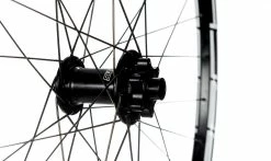 Roue Avant VTT Stan's NoTubes Arch MK3 Boost - Frein à Disque - Aluminium - Tubeless Ready -Vélo Boutique de vente notube arch mk3 moyeu avant 1235x735